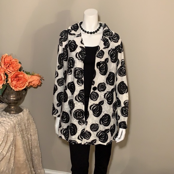 🖤🤍Andria Lieu long sleeve burnout jacket Size Medium - Picture 1 of 8
